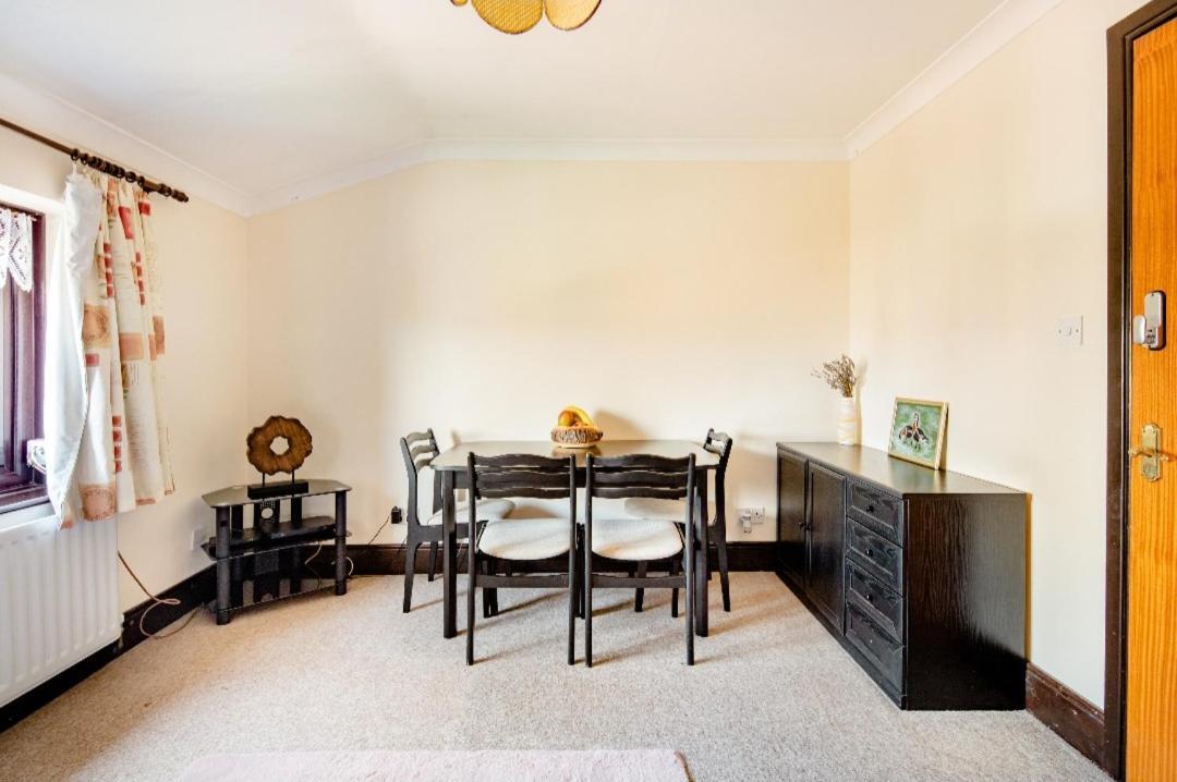 Spacious Room 2 Mins From Station Лондон Экстерьер фото